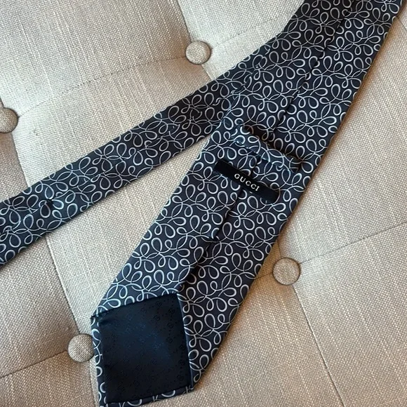 Gucci 100% Silk Blue Pattern Printed Tie Made in Italy